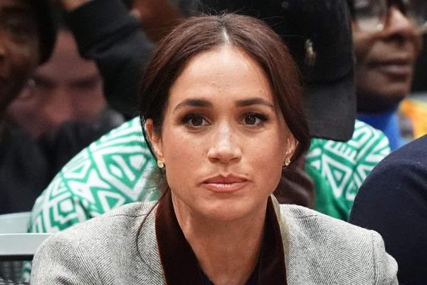 梅根与疏远父亲医院重逢，亲情破冰引全网泪目